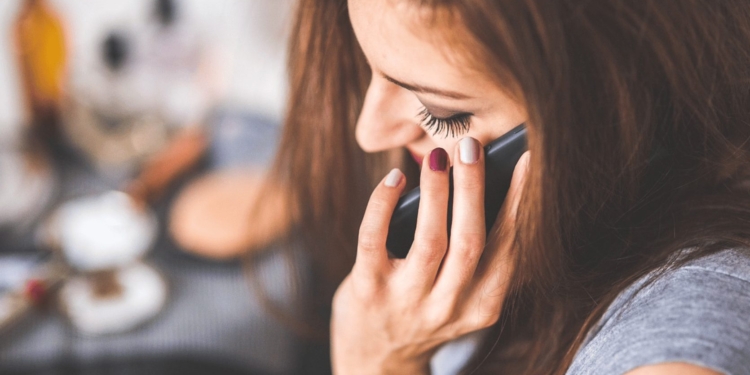 vrouw telefoon mobiel