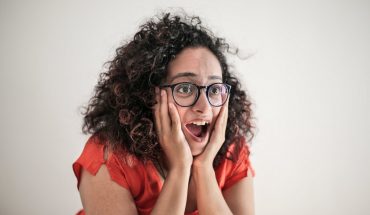 Verrast vrouw