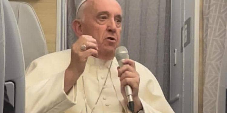 I could step down but not yet says Pope paus