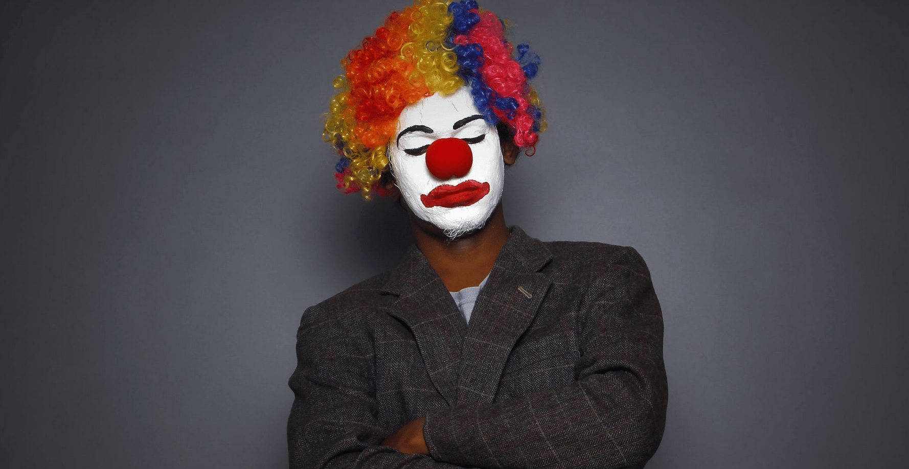 Suriname wordt bestuurd door clowns, zegt Professor Hubert Rampersad