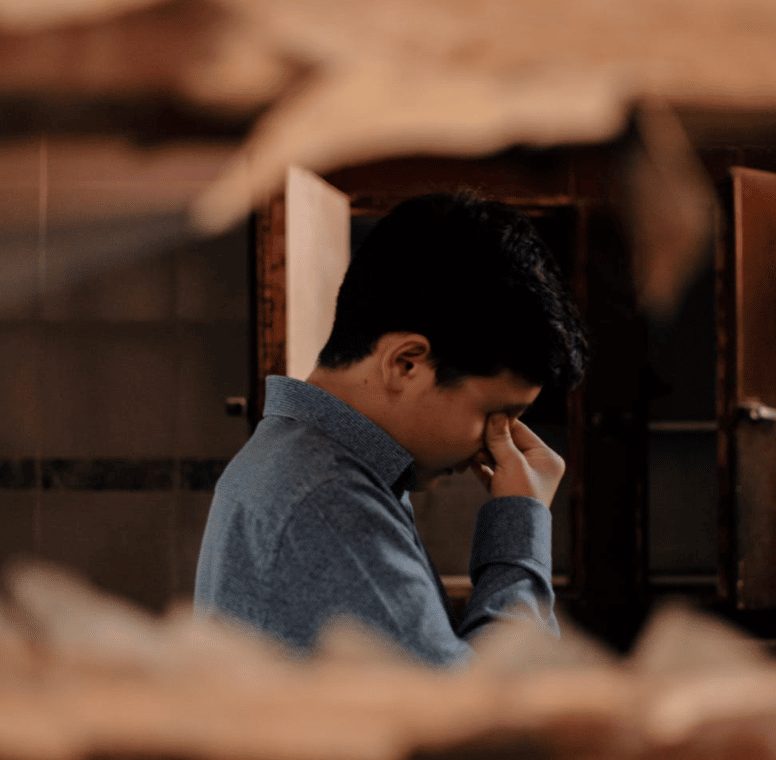 man jongen depressief verdriet