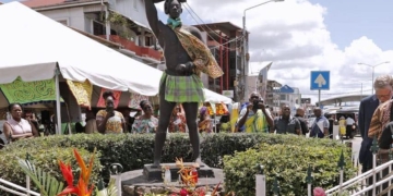 standbeeld kwakoe afschaffing slavernij 1