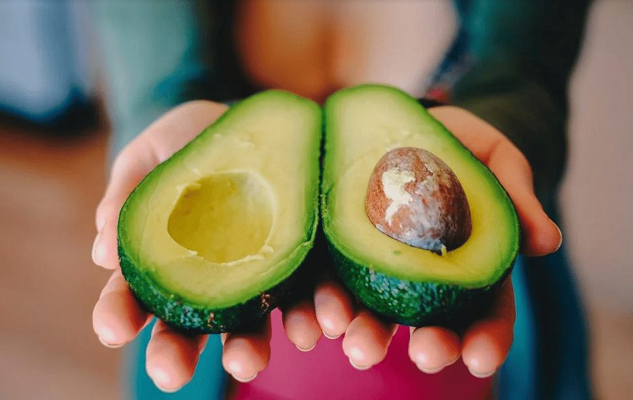 Fruithandelaar in Paramaribo maakt het te gortig: SRD 250,- voor een avocado