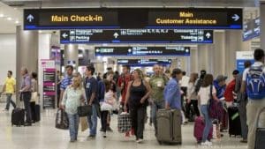 Surinaamse passagiers gestrand in Miami krijgen hulp van Buitenlandse Zaken 7 2022.09.28 BIBIS Gestrande passagiers Miami 585x330 1 | GFC Nieuws