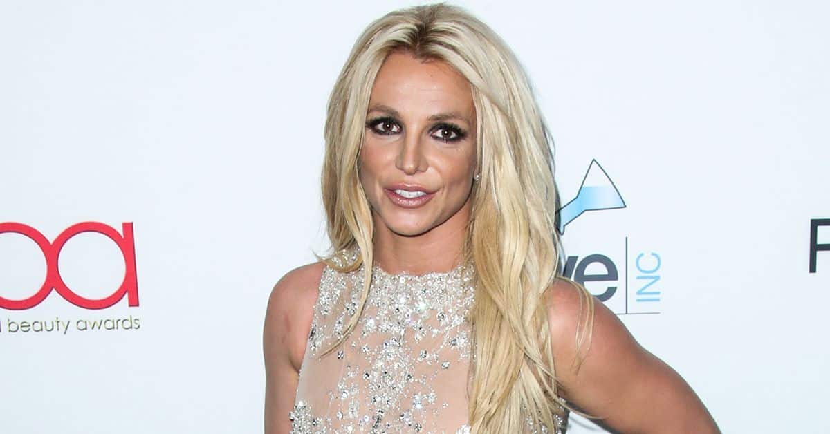 Britney Spears plaatst topless video voor Kanye West en verwijdert deze direct