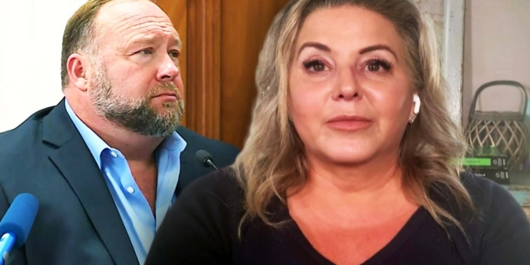 Kelly Rebecca Nichols en alex jones