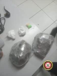 Man aangehouden met hoeveelheid marihuana cocaine en xtc tabletten 225x300 1