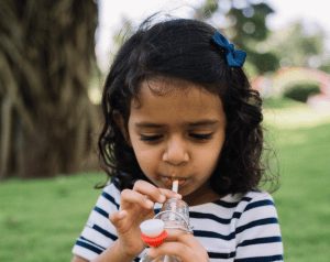 kind meisje drinken | GFC