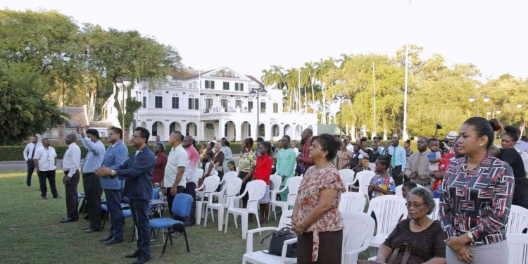 santokhi bidden voor suriname