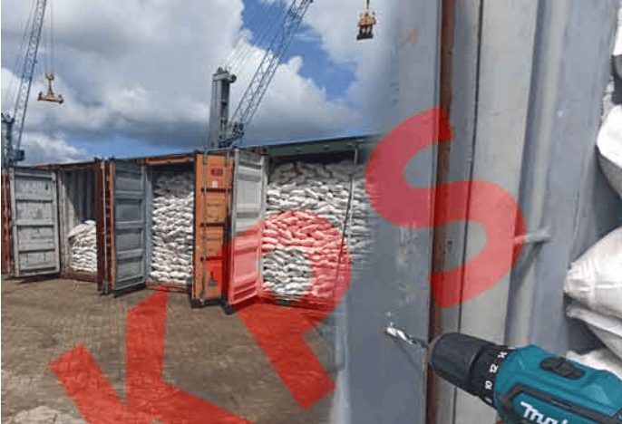 Ruim 100 kg cocaïne ontdekt in deurbalken rijstcontainer op Surinaamse haven