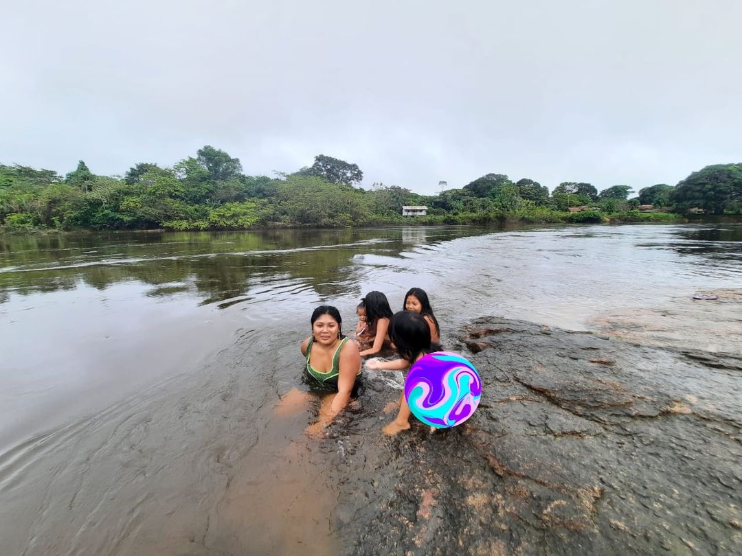 Kinderen Tepu mogen niet alleen naar rivier