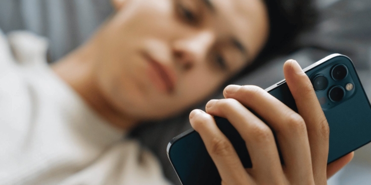 man jongen telefoon mobiel smartphone