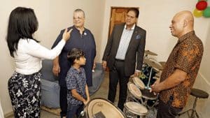 Minister Levens en president Santokhi bij de opening van de muziekschool in Commewijne. Foto Kabinet van de President | GFC Nieuws