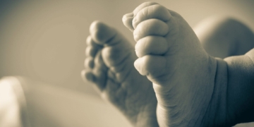 baby voeten zuigeling