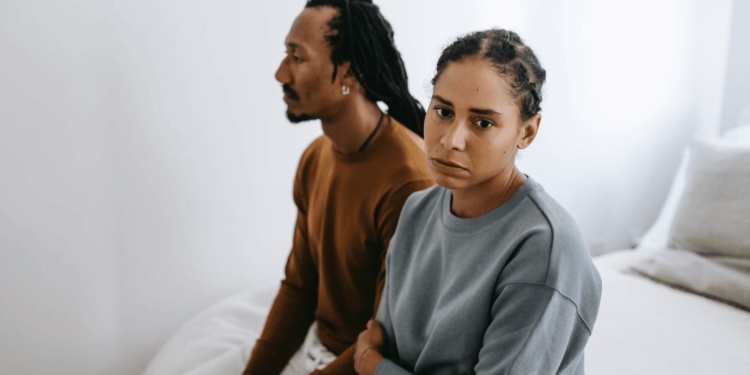 koppel man vrouw stel relatie bed