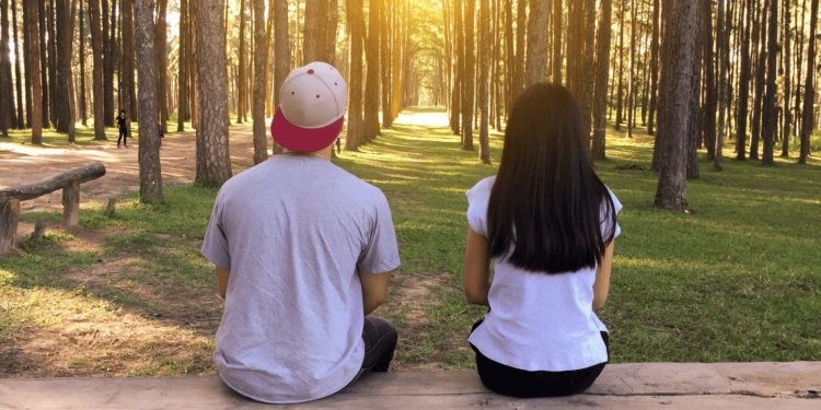 koppel stel relatie liefde man vrouw park