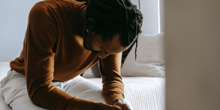 man stress verdriet huilen
