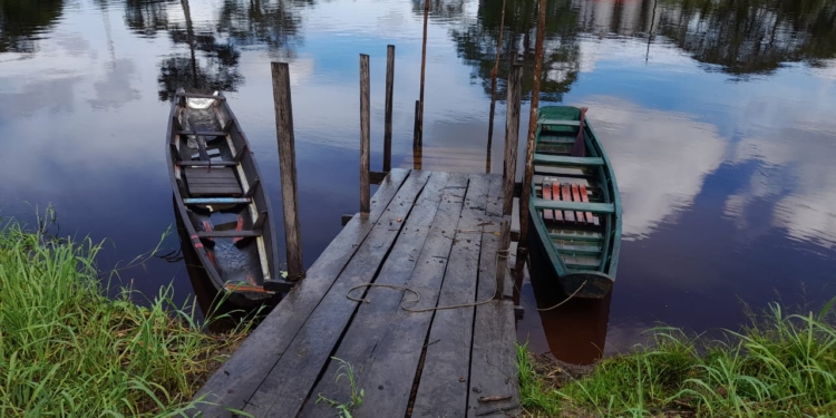 water rivier nickerie boot boten