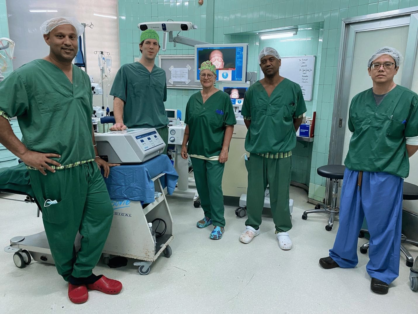 Acht patiënten met diverse afwijkingen geopereerd aan hersenen tijdens neurochirurgische missie AZP-Leiden