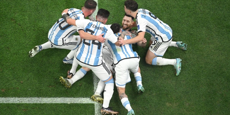 Door Lionel Messi geinspireerde Argentinie wint WK na het verslaan van Frankrijk in sensationele finale
