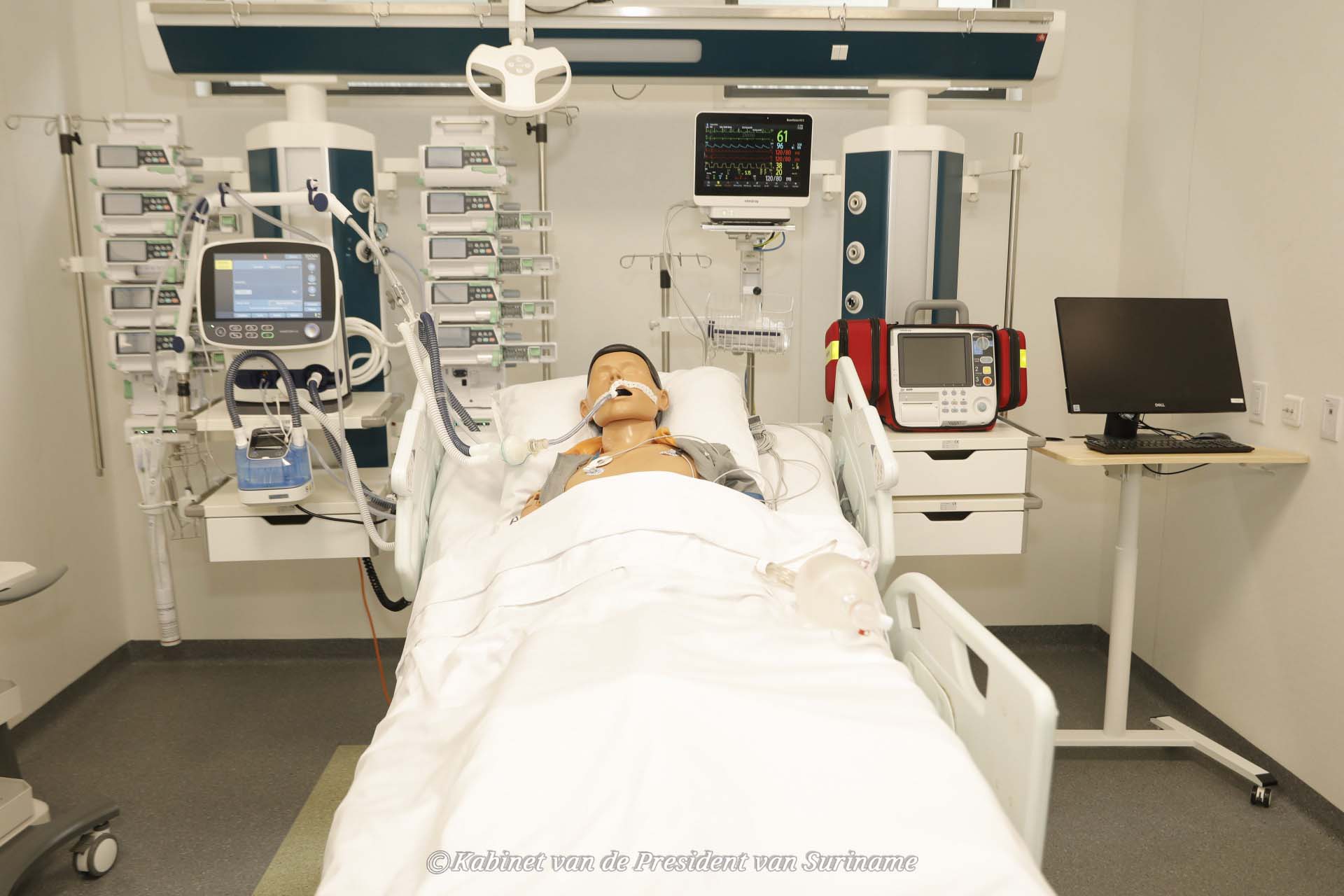 Vernieuwde Intensive Care Unit AZ geopend door president Santokhi