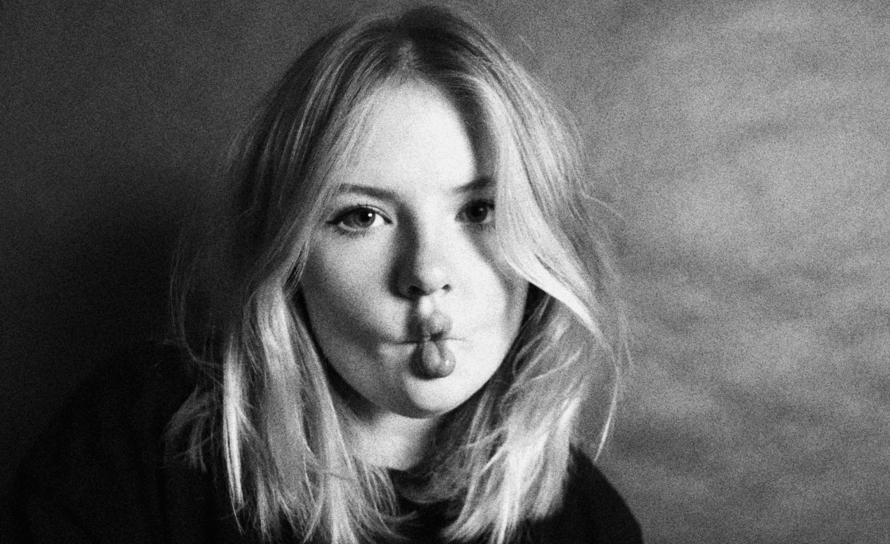 vrouw dame blond