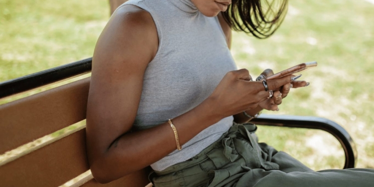vrouw telefoon mobiel