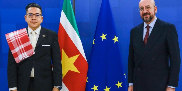 Ambassadeur Van Lierop overhandigt geloofsbrieven aan Europese Unie