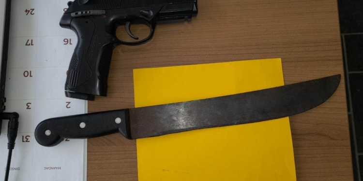 gaspistool en houwer crime politie rotated