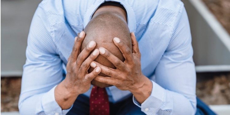 man verdriet depressief huilen