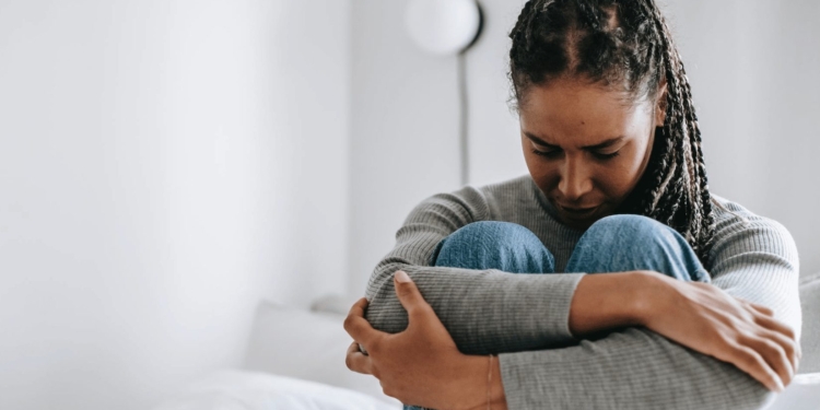 vrouw depressief huilen verdriet
