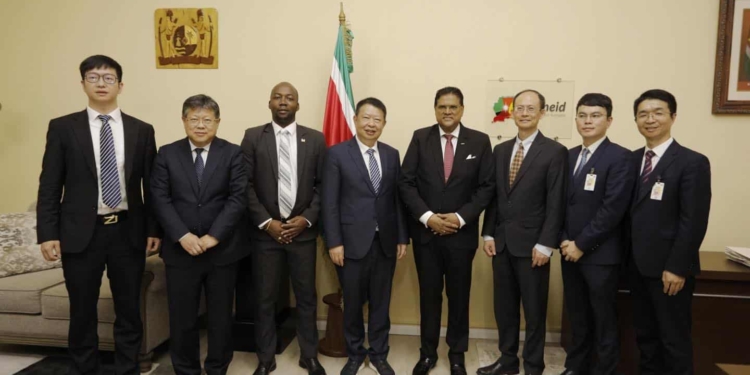 Zijing Mining presenteert plan van aanpak Rosebel aan president