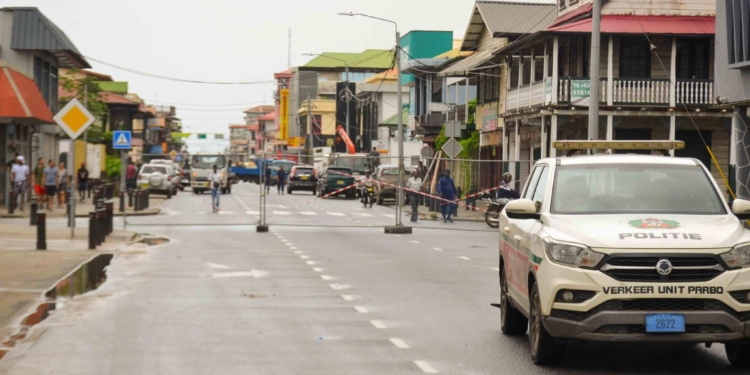 politie binnenstad centrum paramaribo protestactie