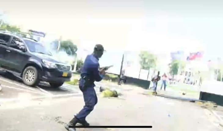Protest Suriname politie schiet in de lucht
