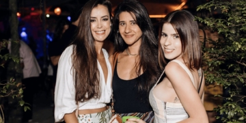 vriendinnen vrouwen uitgaan feest