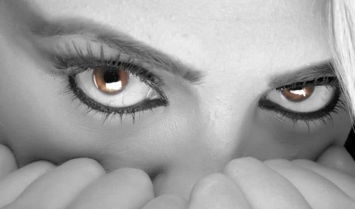 Stress vrouw ogen