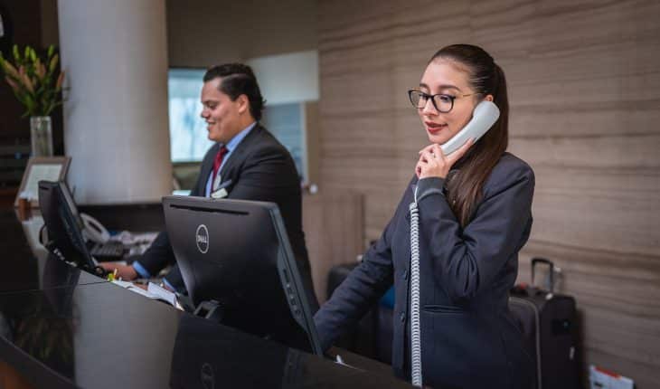 Vrouw aan het werk receptioniste