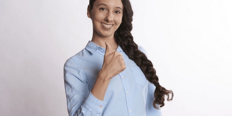duim omhoog vrouw1