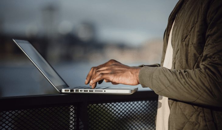 man laptop computer werken | GFC