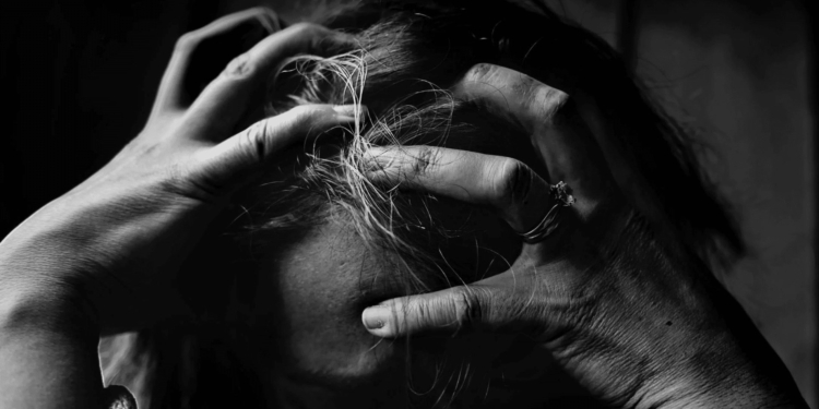verdriet vrouw depressief huilen