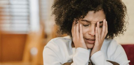 vrouw ongelukkig depressief huilen verdrietig