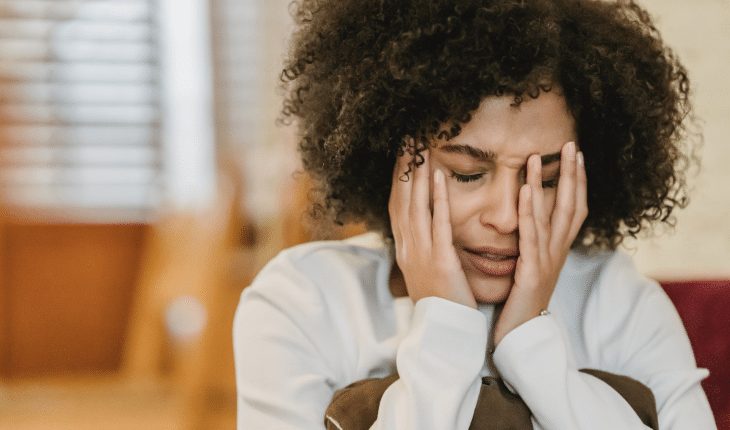 vrouw ongelukkig depressief huilen verdrietig | GFC