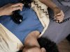 vrouw telefoon bellen bed liggen | GFC