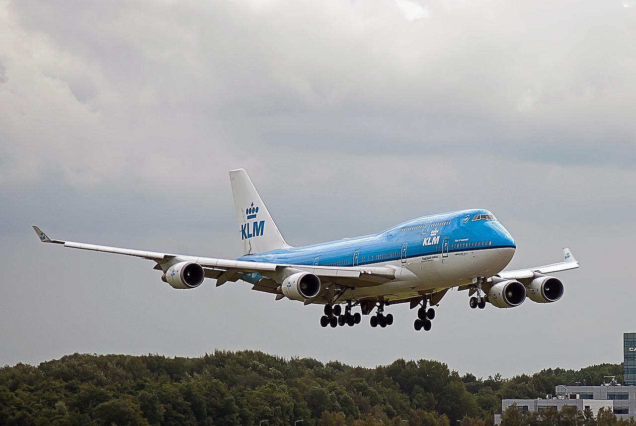 Dat de KLM piloten die aan de sterke drank zijn niet per direct ontslaat is onaanvaardbaar