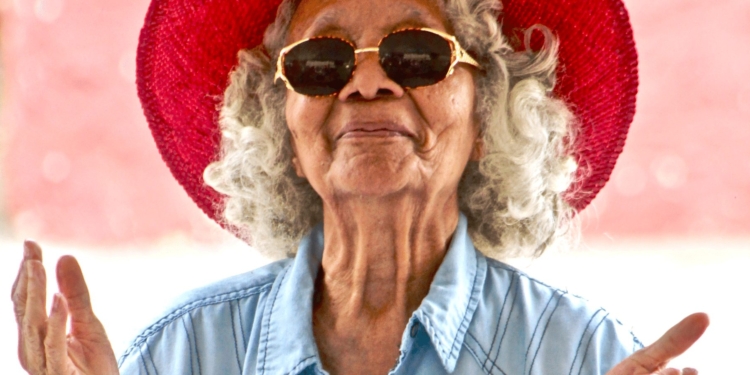 oma senior bejaarde vrouw oud