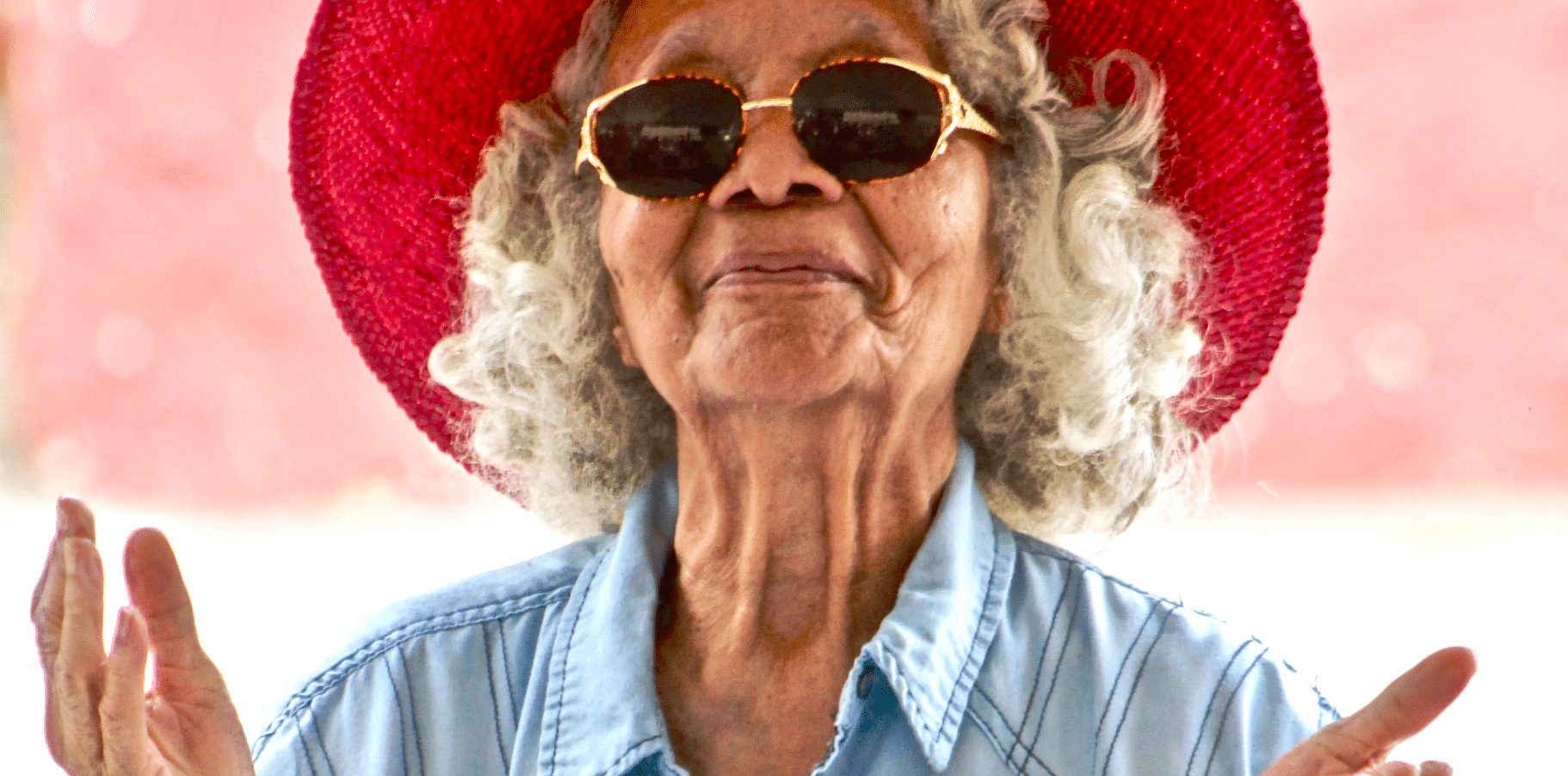 oma senior bejaarde vrouw oud