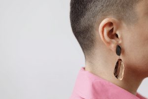 vrouw hoofd oorbel | GFC