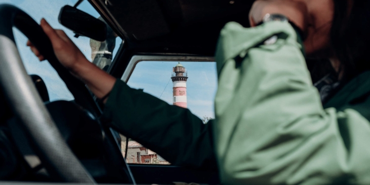 vrouw rijden auto