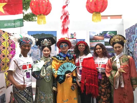 Bursalen dragen Suriname uit tijdens cultureel festival in China