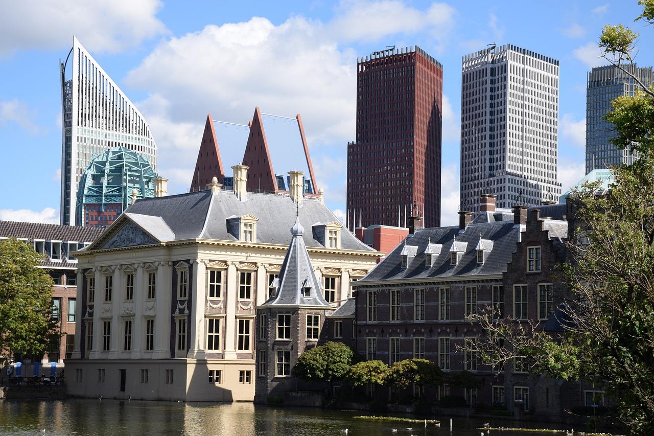 Waarom Surinaamse kiezers zich makkelijker laten manipuleren dan Nederlandse